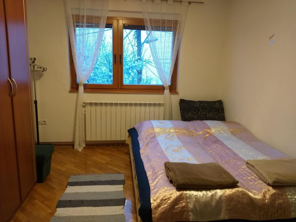 Apartman Sa Garazom I Internetom SJJ Exterior foto