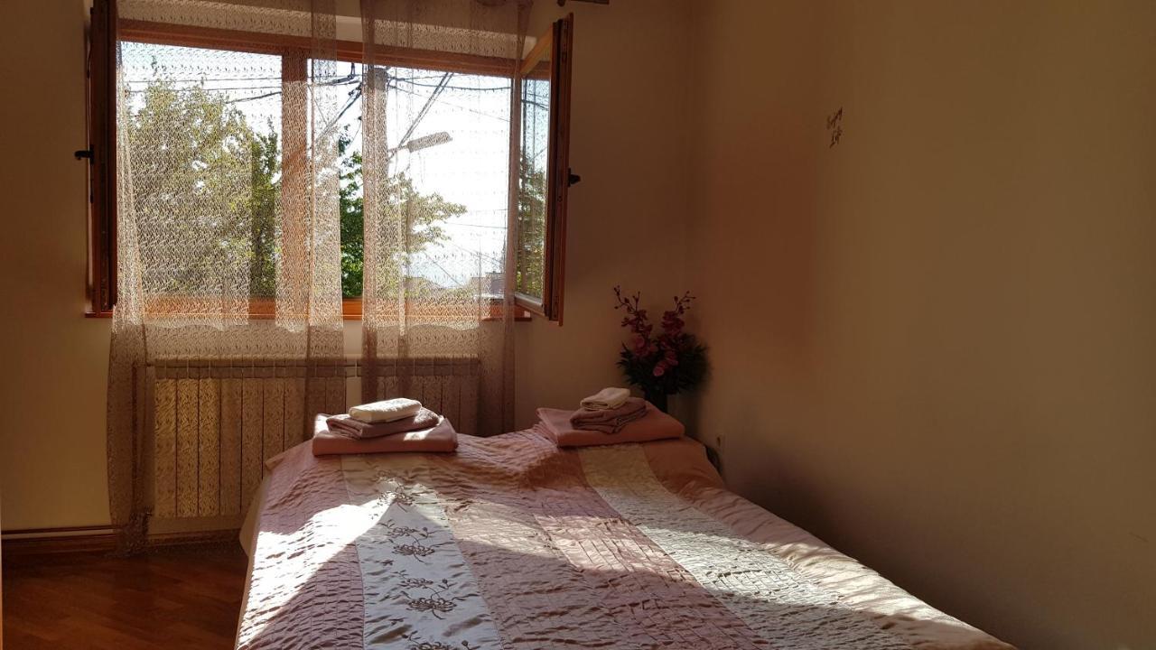 Apartman Sa Garazom I Internetom SJJ Exterior foto